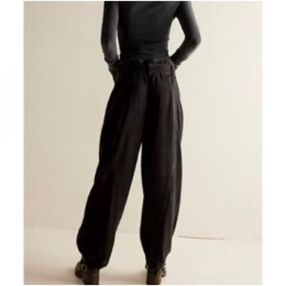 Free People: The Amsterdam High Rise Barrel Jean L - Picture 2 of 6